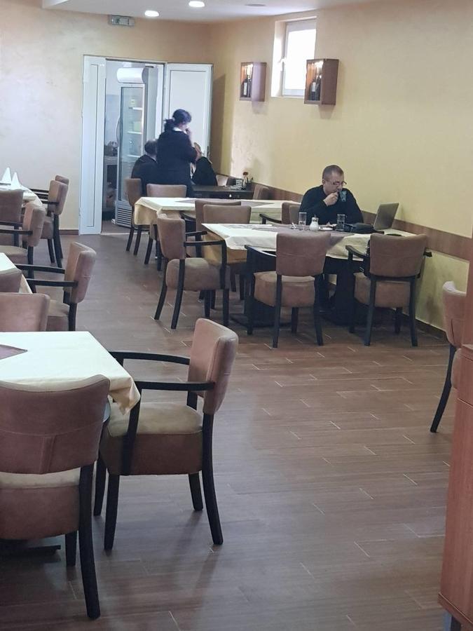 Di Camera Uno Beograd Bagian luar foto